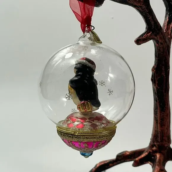Thomas Pacconi Penguin Glass Dome Ornament Snowglobe Glitter 4.25" Vintage - Picture 2 of 8